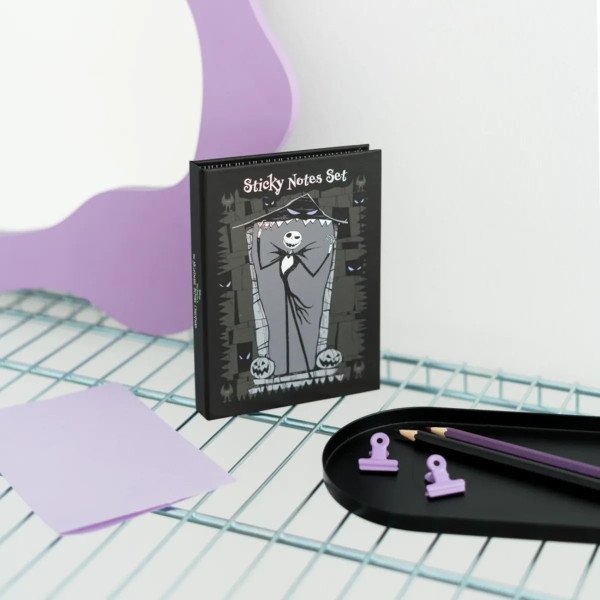 Bloc de notes adhésives Disney L Étrange Noël de Mr Jack présenté debout sur un bureau