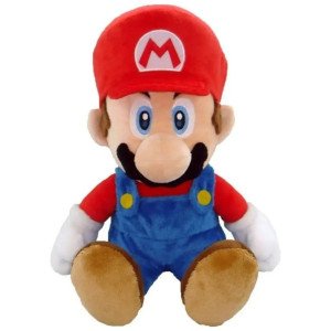 Peluche Super Mario de 24 cm représentant Mario assis avec sa casquette rouge, sa salopette bleue et ses gants blancs