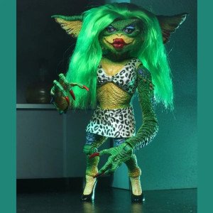 Figurine Greta Ultimate de Gremlins 2 par NECA avec accessoires complets et perruque rose 2