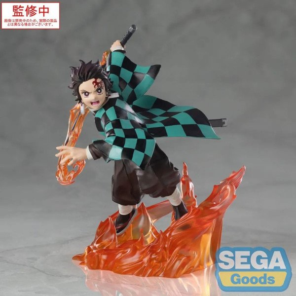 Statuette Tanjiro Kamado Xross Link Anime de Demon Slayer par SEGA vue de face avec effet de flammes