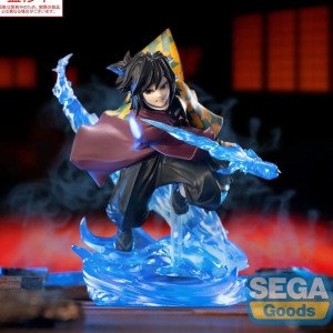 Figurine Giyu Tomioka en attaque avec effet d’eau Xross Link Sega mise en scene ambiance Demon Slayer