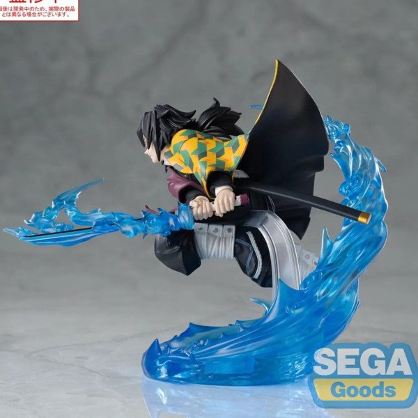 Vue arriere figurine Giyu Tomioka Xross Link Sega avec effet d’eau en mouvement Demon Slayer