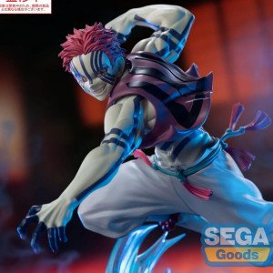 Figurine Akaza en position de combat avec effet d’eau Xross Link Sega mise en scene Demon Slayer 2