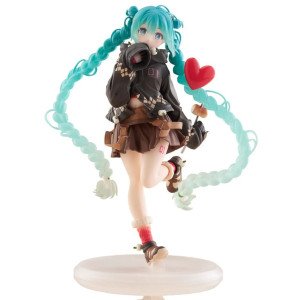 Figurine Hatsune Miku Fashion Outdoor version vue de face avec pose dynamique et cœur rouge