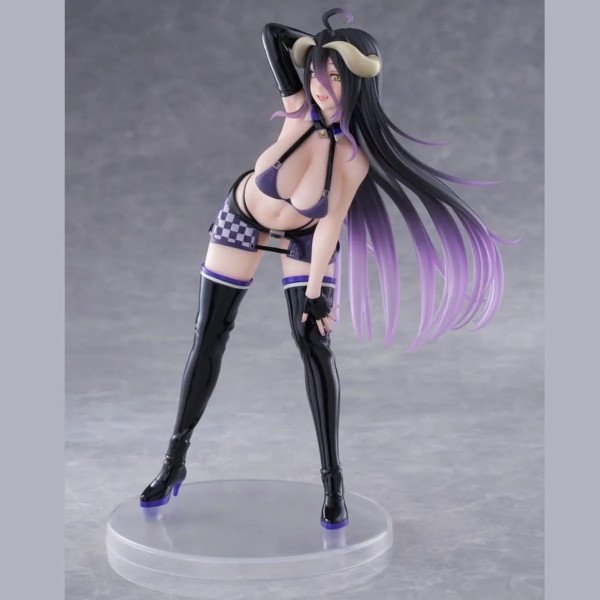 Vue de profil figurine Albedo Grid Girl montrant la silhouette et la tenue ajustée Overlord