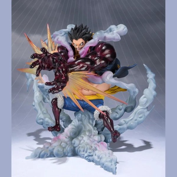 Figurine FiguartsZERO Monkey D. Luffy Gear 4 de One Piece en attaque Leo Bazooka vue de face