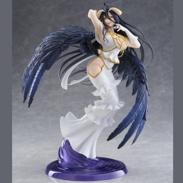 Figurine PVC Albedo Pure White Devil Ver. de Overlord en robe blanche avec ailes noires vue de face