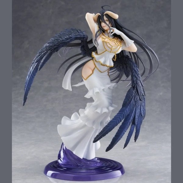 Figurine PVC Albedo Pure White Devil Ver. de Overlord en vue trois quarts avec ailes déployées