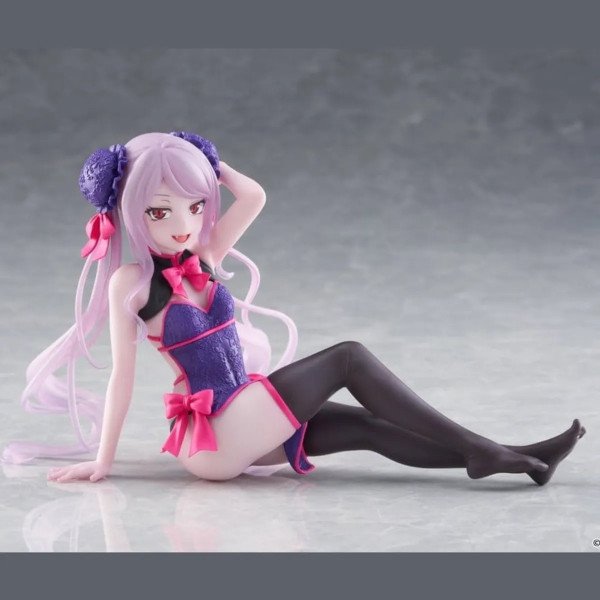Figurine Shalltear Bloodfallen Desktop Cute Chinese Dress Ver. de Overlord assise de face en tenue violette avec nœuds roses