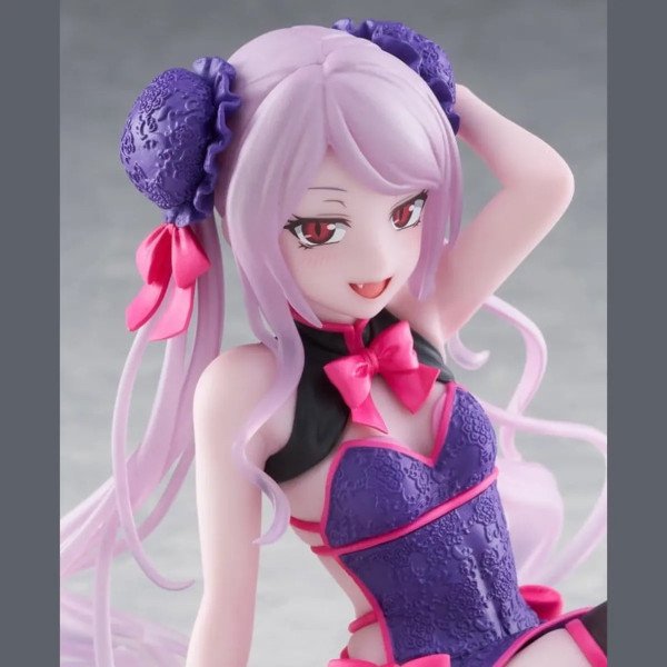 Gros plan sur le visage et le buste de Shalltear Bloodfallen en tenue Chinese Dress violette