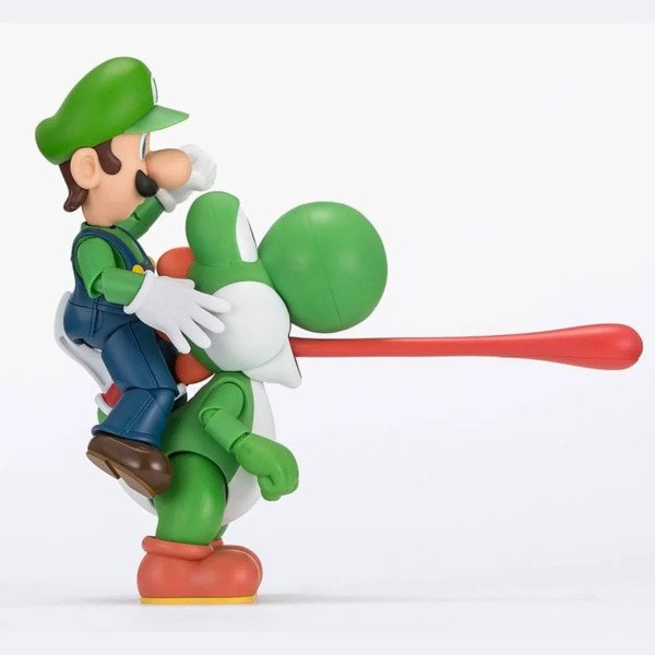 Figurines Luigi et Yoshi S.H. Figuarts de Super Mario en profil avec la langue de Yoshi déployée