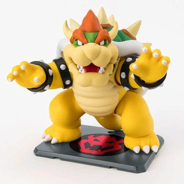Figurine S.H. Figuarts Bowser de Super Mario en pose frontale sur base noire