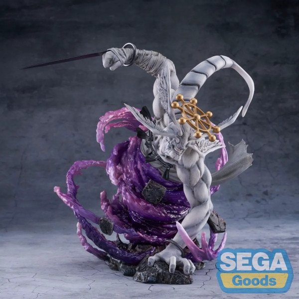 Statuette Mahoraga FIGURIZMa de Jujutsu Kaisen vue de face avec lame levée et vortex violet