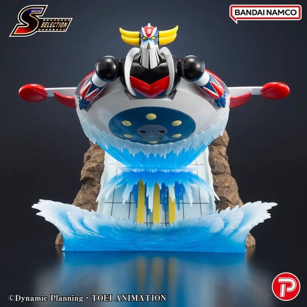 Grendizer Scene Selection 02 vu de face, suspendu au-dessus de la base avec effet d’eau dynamique