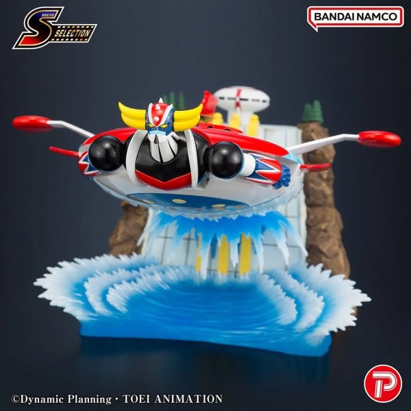 Grendizer Scene Selection 02 vu de face en contre-plongée, porté par les effets d’eau bleus