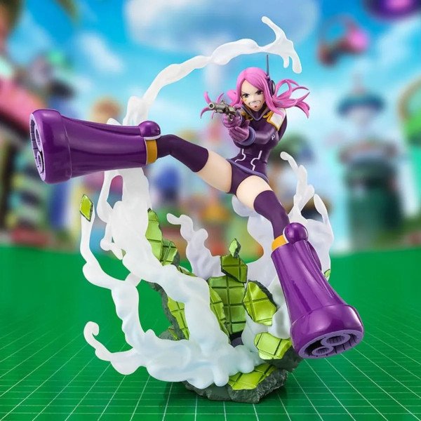 Figurine Jewelry Bonney One Piece Figuarts ZERO Extra Battle avec socle rocheux vert et grands effets de fumée, vue avant