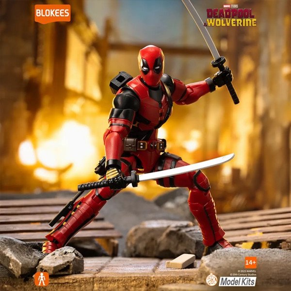 Deadpool Blokees Champion Class 04 en mise en scène de combat avec deux katanas