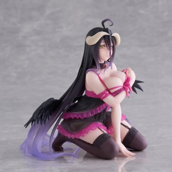 Vue trois quarts droit de la figurine Albedo Desktop Cute Negligee ver. Overlord par Taito
