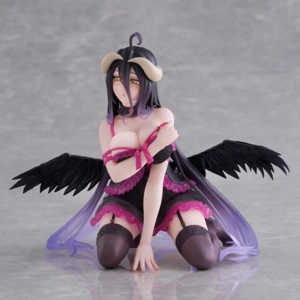 Vue trois quarts gauche de la figurine Albedo Desktop Cute Negligee ver. Overlord par Taito