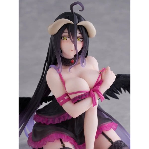 Gros plan sur le visage de la figurine Albedo Desktop Cute Negligee ver. Overlord par Taito
