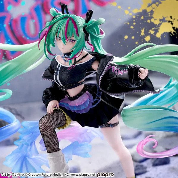 Portrait de la figurine Hatsune Miku Punk FIGURIZMa par FuRyu avec fond graffiti coloré et style rock urbain