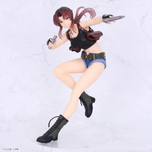 Figurine PVC Revy Vivit de Black Lagoon en pose dynamique, pistolets en main, vue de face sur fond clair