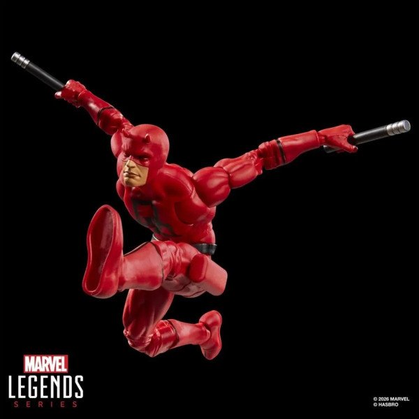 Figurine Daredevil Marvel Legends Secret Wars en plein saut avec deux matraques déployées