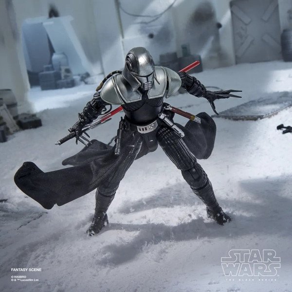 Figurine Lord Starkiller Black Series en pose d’attaque dans un décor enneigé, vue de face