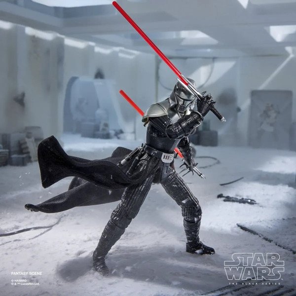 Figurine Lord Starkiller Black Series en pose de combat avec double sabre laser rouge dans la neige