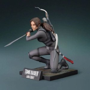 Statuette Lara Croft The Legend of Lara Croft en pose de combat avec sabre et arc 2