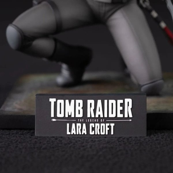 Plaque du socle Tomb Raider The Legend of Lara Croft sur la statuette Lara Croft
