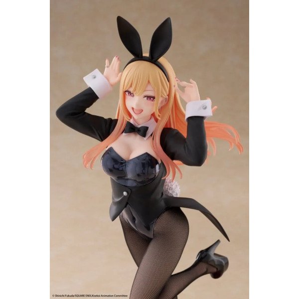 Plan rapproché de la figurine Marin Kitagawa Bunny Ver en body noir et collants résille