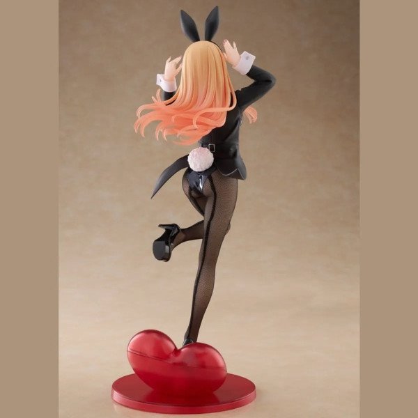 Vue arrière de la figurine Marin Kitagawa Bunny Ver avec queue blanche et socle cœur rouge