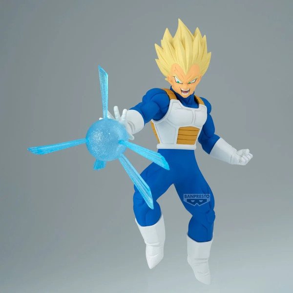 Figurine Vegeta Super Saiyan G x Materia Banpresto vue de face, en pleine attaque d’énergie avec effet bleu translucide