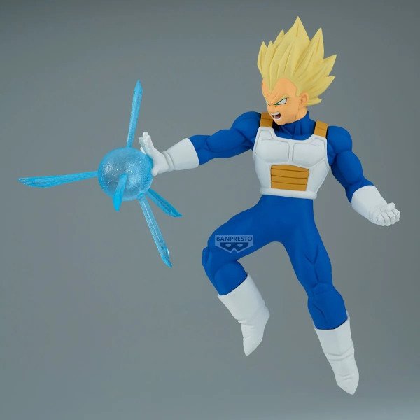 Figurine Vegeta Super Saiyan G x Materia Banpresto vue de profil droit, en lévitation avec attaque d’énergie bleue