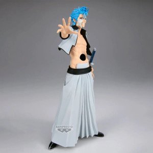 Figurine Grimmjow Jaegerjaques Maximatic Banpresto vue de face entière, bras tendu, torse nu et zanpakuto à la taille