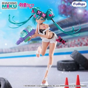 Figurine Racing Miku 2025 Sepang Ver. Muchute de Hatsune Miku GT Project par FuRyu, vue de face avec pistolet à eau.