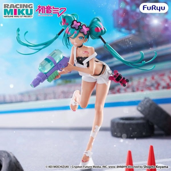 Figurine Racing Miku 2025 Sepang Ver. Muchute de Hatsune Miku GT Project par FuRyu, vue de face avec pistolet à eau.