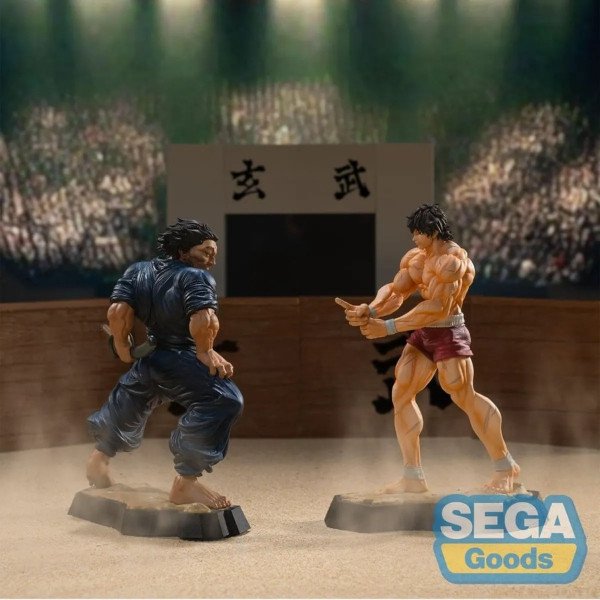 Baki Hanma Luminasta SEGA face à une autre figurine dans une arène de dojo avec effet de poussière.