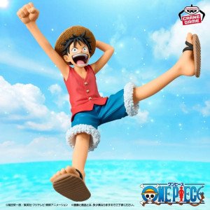 Figurine Monkey D. Luffy Romance Dawn Vol.1 en pose sautée, bras levé, jambe tendue et grand sourire. 2