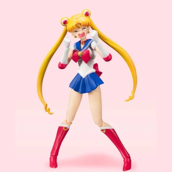 Figurine Sailor Moon Animation Color Edition avec expression souriante et poings levés.