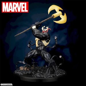 Figurine Venom King in Black Luminasta de Sega, vue complète sur fond clair avec socle noir et hache dorée. 2