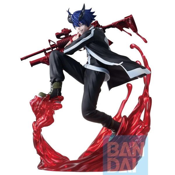 Figurine Shiki Ichinose Banpresto vue de trois quarts, en plein saut avec arme rouge et effet démoniaque.