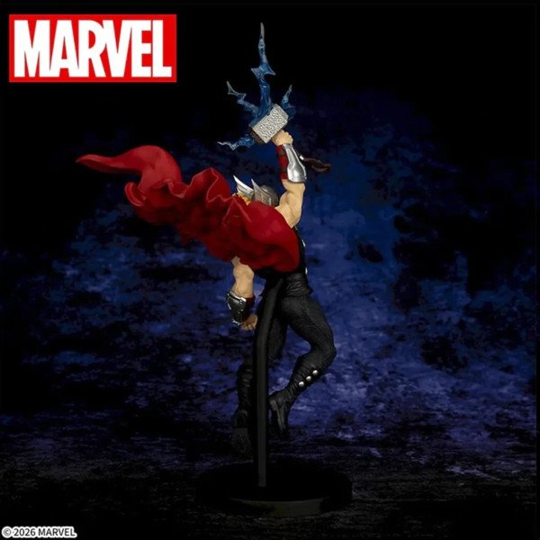 Figurine Thor Marvel ACT/CUT Sega vue de dos avec cape rouge déployée et marteau chargé d’éclairs.