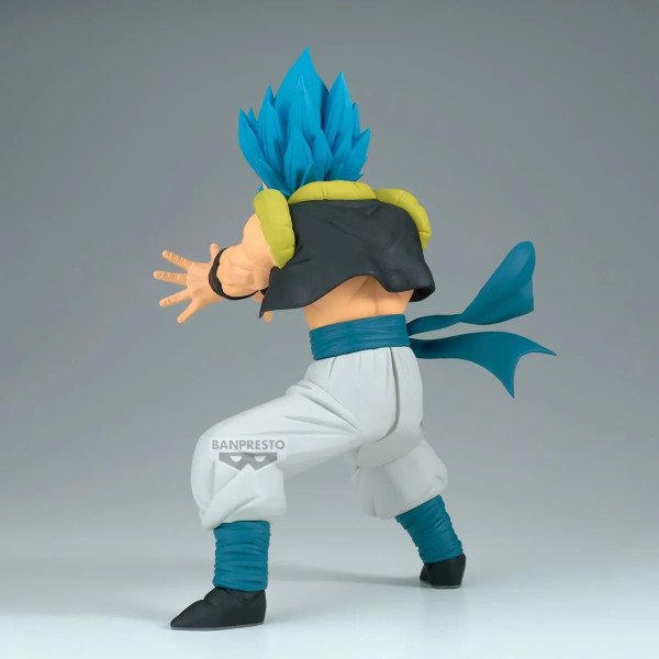 Figurine Gogeta Super Saiyan Blue Grandista Banpresto vue arrière de profil, tenue de combat blanche et ceinture bleue.