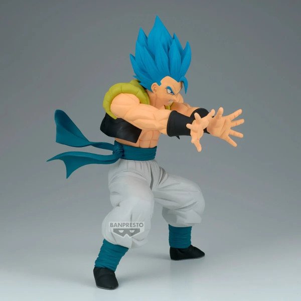 Figurine Gogeta Super Saiyan Blue Grandista Banpresto de profil, en posture d’attaque dans Dragon Ball Super.