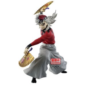 Figurine Doma Maximatic Demon Slayer par Banpresto, vue de profil avec kimono gris et éventail doré.