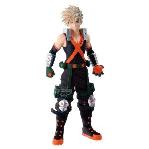 Figurine Katsuki Bakugo My Hero Academia Banpresto, vue de profil avec gantelets et genouillères. 2