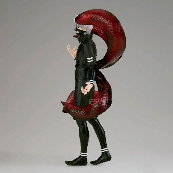 Vue de profil de Kaneki Ken Grandista Banpresto Tokyo Ghoul avec kagune rouge sculpté dans le dos.