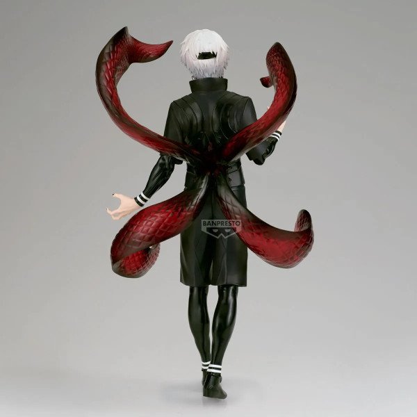 Vue arrière de la figurine Kaneki Ken Grandista Banpresto Tokyo Ghoul avec kagune rouge déployé.